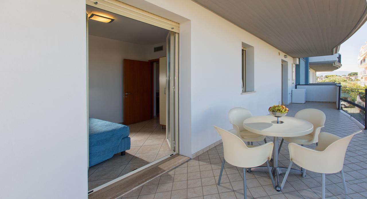 Residence Il Girasole 1 Alba Adriatica Exterior foto