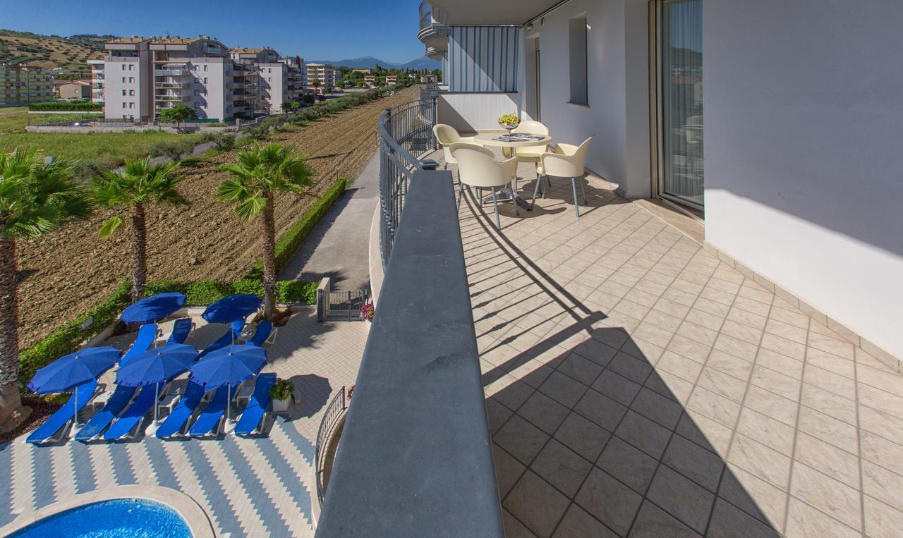 Residence Il Girasole 1 Alba Adriatica Exterior foto